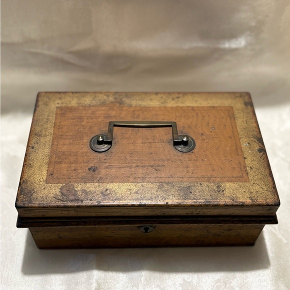 Vintage Metal Lock Box/ Decorative Box - Picture 4 of 12